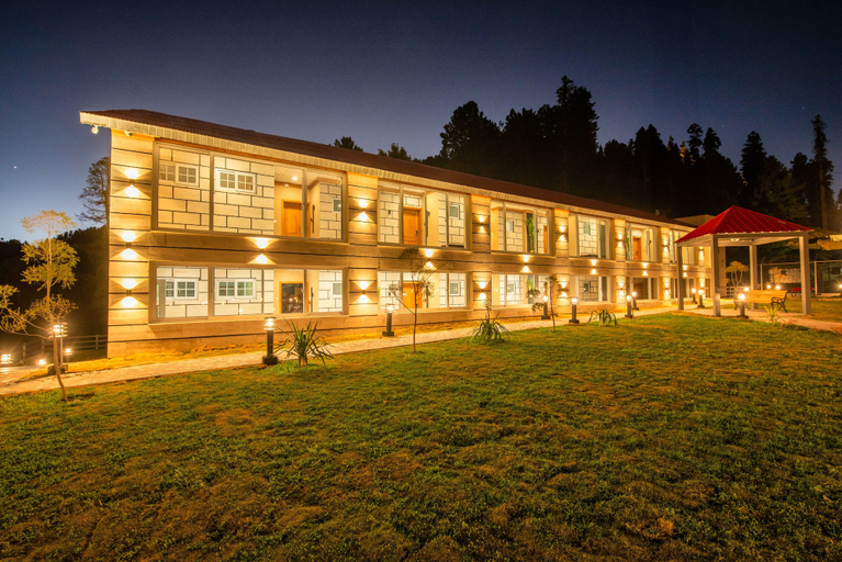 Exterior & Views