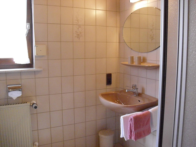 Bathroom 3, Flat in Schmallenberg with garden, Hochsauerlandkreis