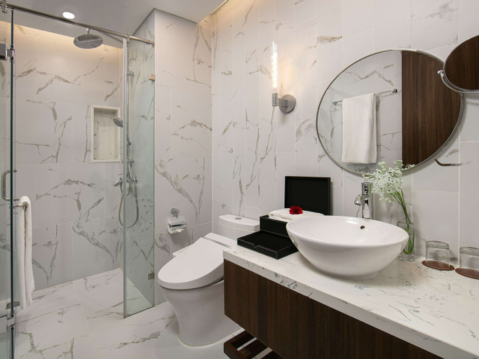 Bathroom 18