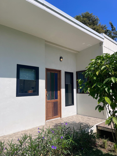 Exterior 3