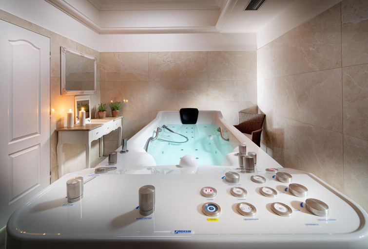 Bathroom 5, Imperial Spa & Kurhotel, Cheb