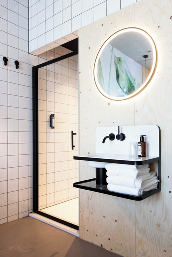 Bathroom 3, The Urban Hotel MOLOKO - just a room - digital key by SMS, Enschede