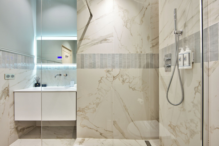 Bathroom 5, APARTHOTEL 9 ALBERTI, Alpes-Maritimes