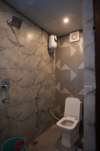 Bathroom 3, Hotel Rajmahal Palace, Kaushambi