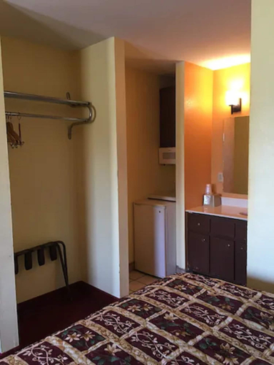 Bedroom 2, Regency Inn & Suites, Shelby