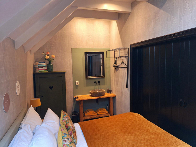 Bedroom, Bed & brochje By us thus, Dongeradeel
