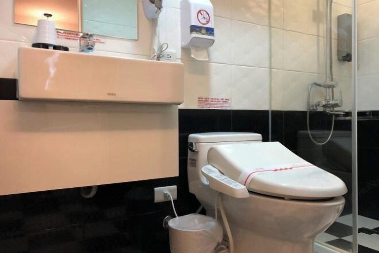 Bathroom 11
