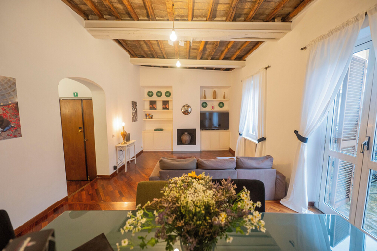 Pantheon Apartments, Rome