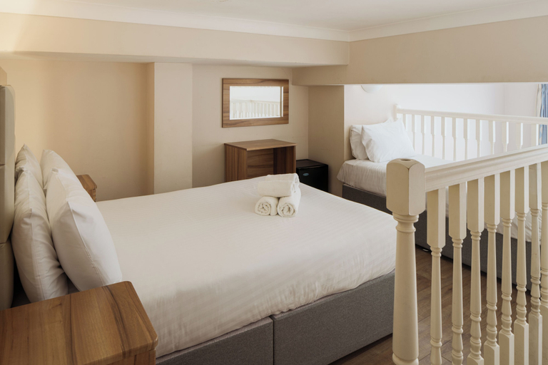 Bedroom 3, Royal Eagle Hotel, London