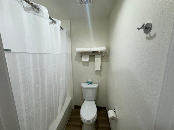Bathroom 11
