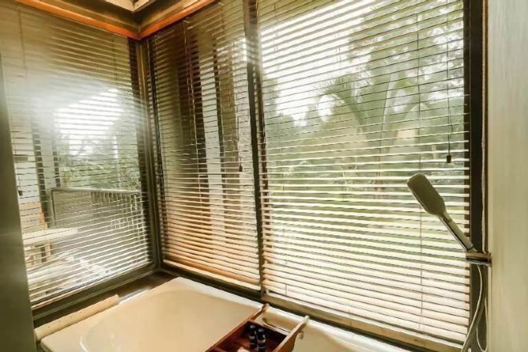 Bathroom 17
