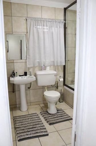 Bathroom 3, Stay @ Home Airport Lodge, Ekurhuleni