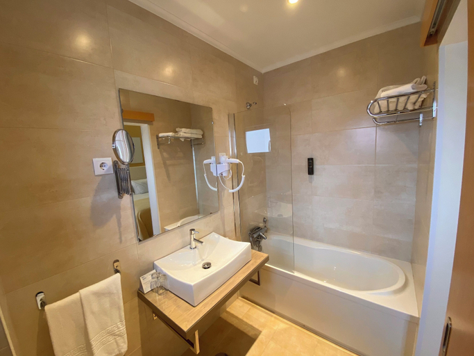 Bathroom 4, Hotel Mare, Nazaré