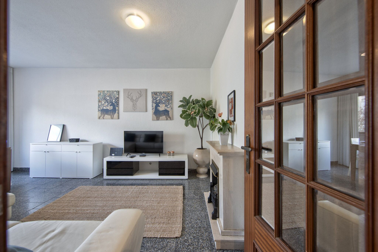 Others 5, Pontinha Typical by Homing, Amadora