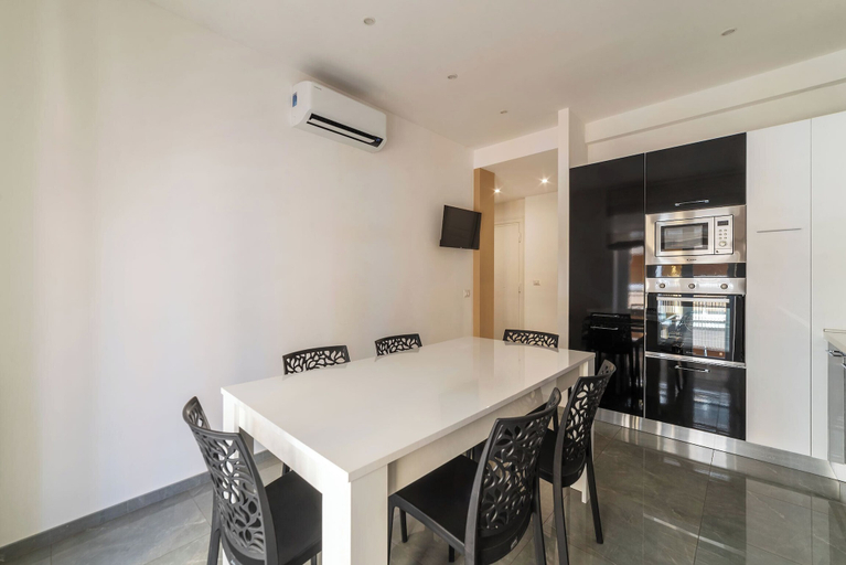 Others 4, JOIVY Delightful 3-bed Flat with Balcony, Rome