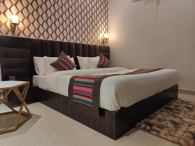 Bedroom 2, The Pinaki resort & Club, Varanasi
