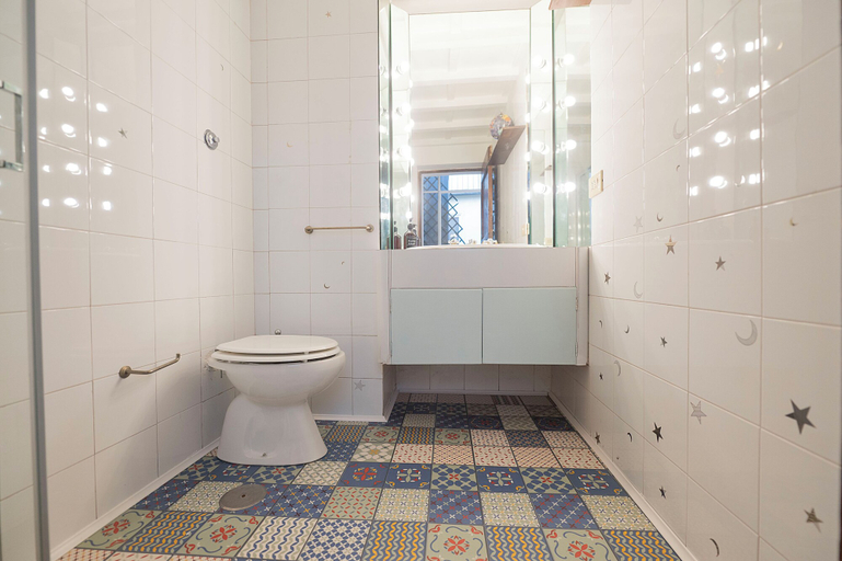 Bathroom 4, Pantheon Apartments, Rome