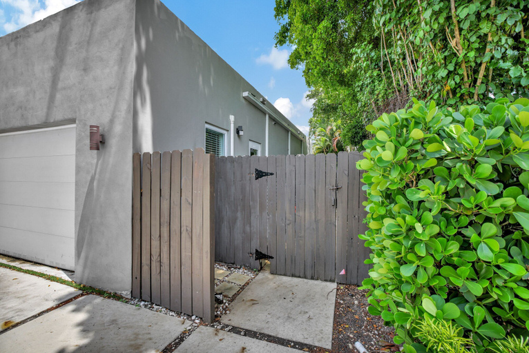 Exterior & Views 2, Sunshine Retreat Studio for 2!, Broward