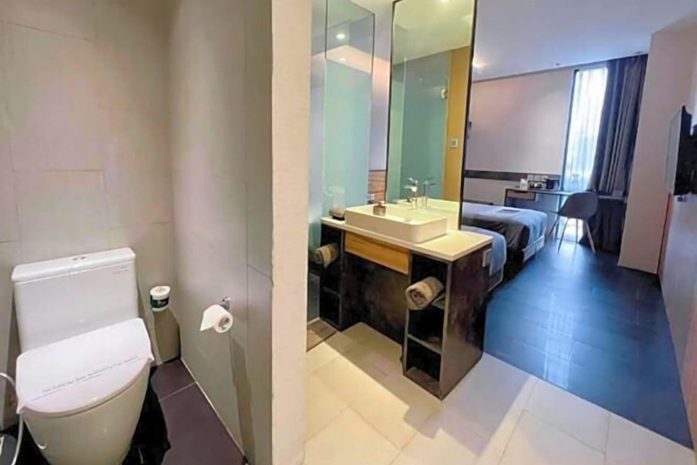 Bathroom 23