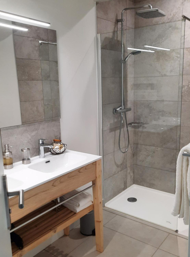 Bathroom 3, Le Moulin du Paroy, Hautes-Alpes