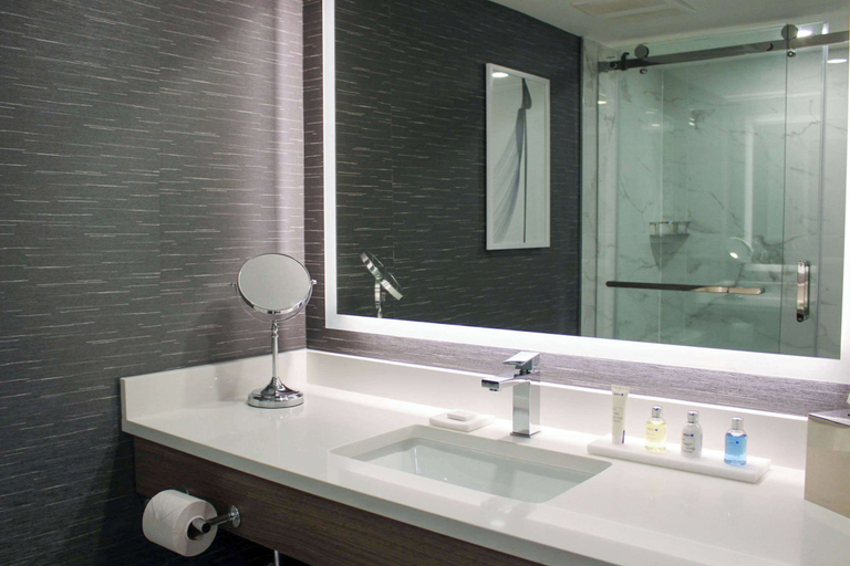 Bathroom 4, Radisson Blu Vancouver Airport Hotel & Marina, Greater Vancouver