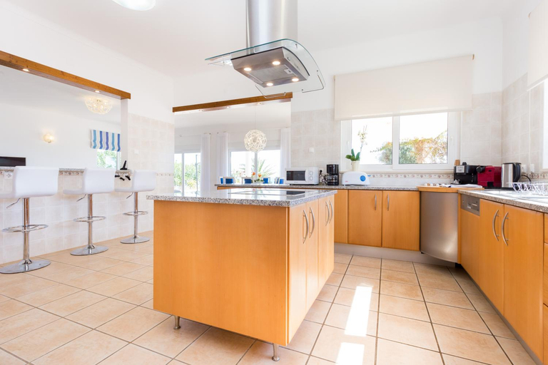 Kitchen 4, Villa Zinha, Lagos