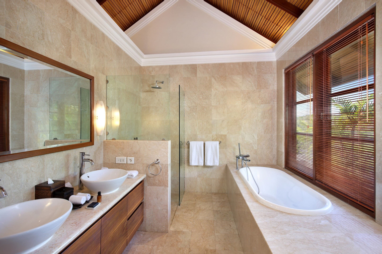Bathroom 14