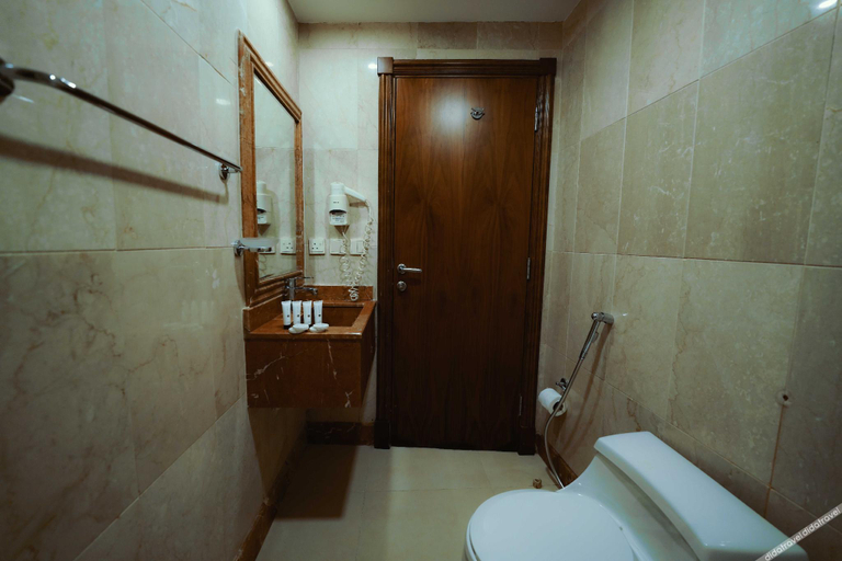 Bathroom, ヌール・アル・スリアホテル(Nour Al Thuria Hotel), Makkah