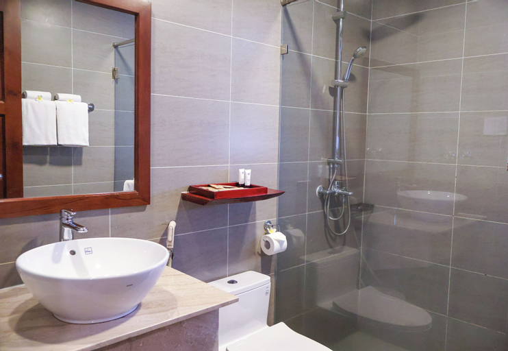 Bathroom 11