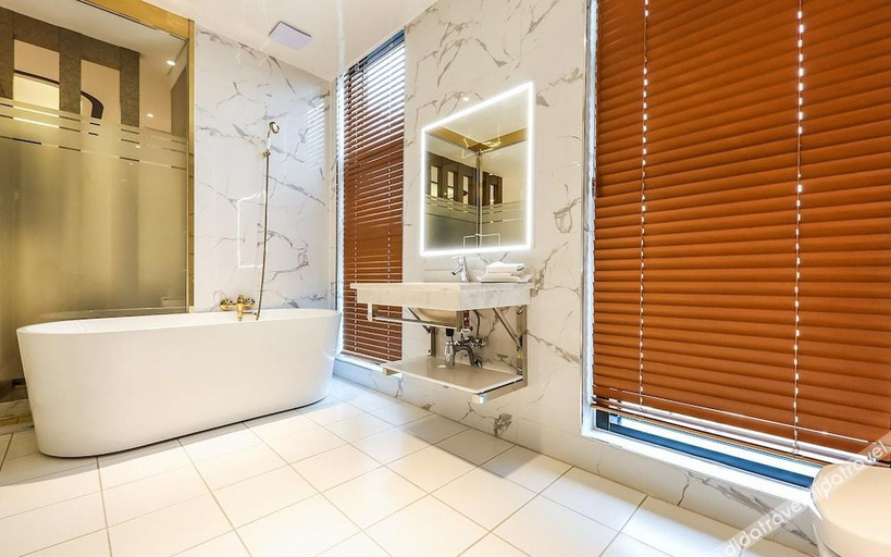 Bathroom 5, Cheongju The King Hotel, Cheongwon