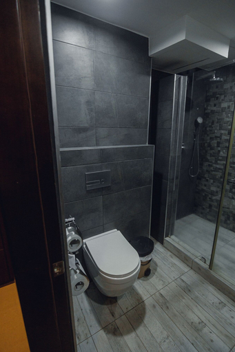 Bathroom 4, Noble House Hotel, Kumasi