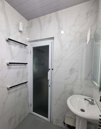 Bathroom 8