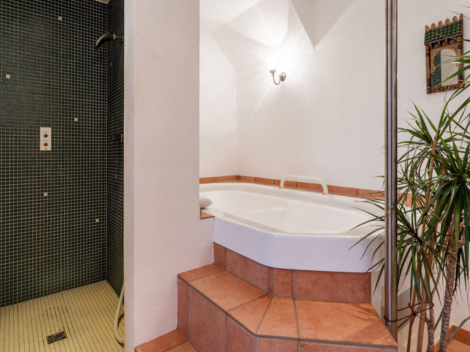 Bathroom 4, Schleiden Wellness Apartment, Euskirchen