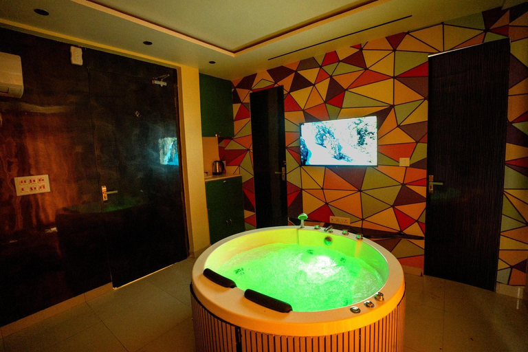 Bathroom 2, Orsom Stays Sassy - Sector 42, Gurgaon