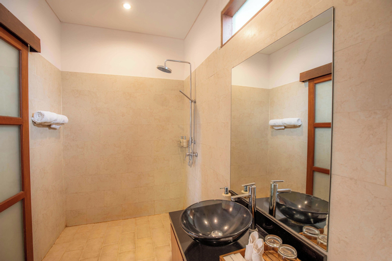 Bathroom 11