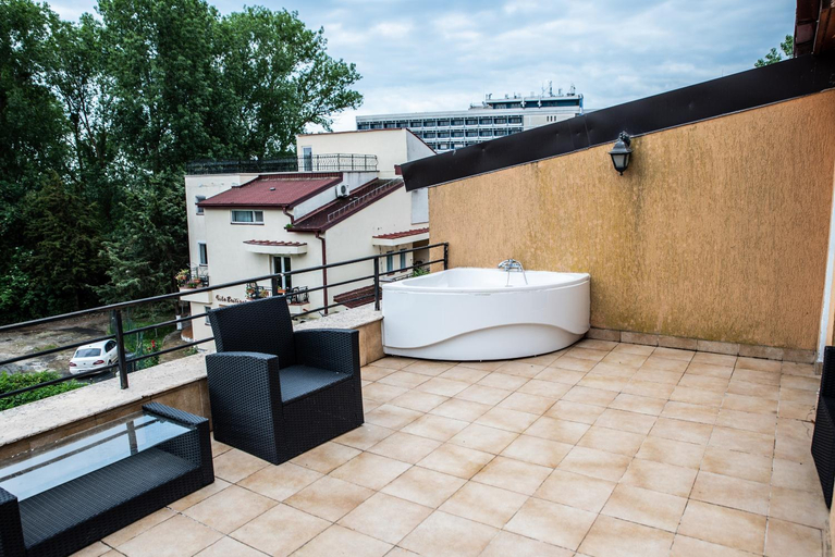 Others 4, Vila Diamant, Mangalia