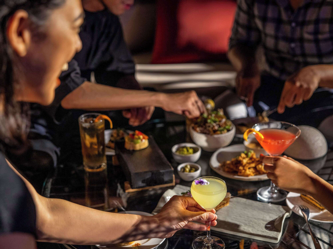 Food & Drinks 16
