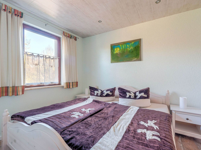 Bedroom 2, Spacious Apartment near Lake in Guntersberge, Harz