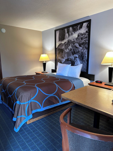 Bedroom 3, Super 8 by Wyndham Vancouver East, Clark