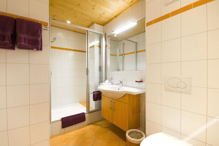Bathroom 4, La Prairie, Sierre