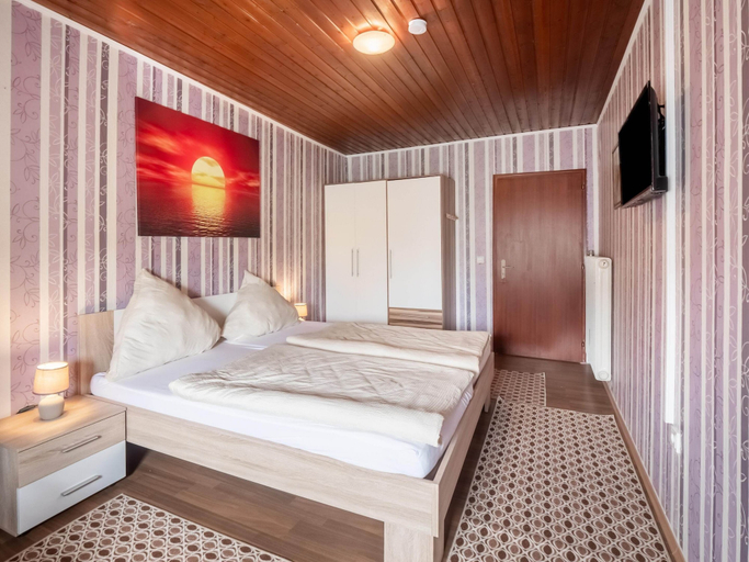 Room 4, Holiday Home for Groups in Kinheim, Bernkastel-Wittlich