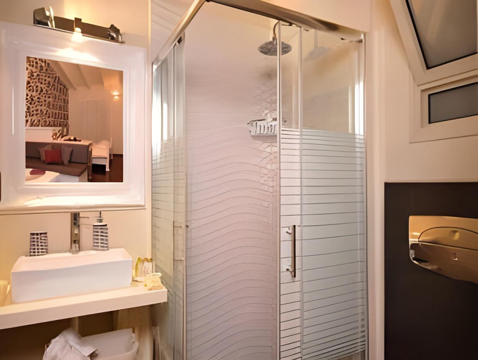 Bathroom 4, La Pace Boutique Resort