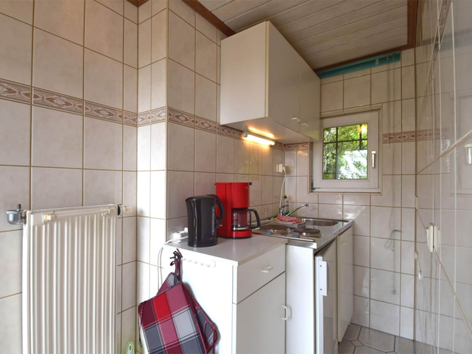 Others 5, Charming Bungalow in Tabarz Thüringer Wald With Garden, Gotha