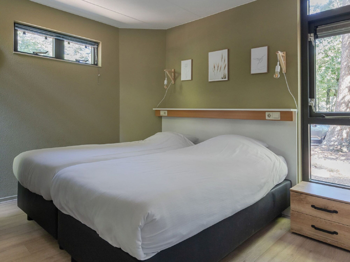 Bedroom 2, Woodland Bungalow w/ Pool, Epe