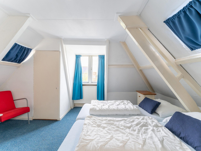 Room 3, Waterside Stay With Private Jetty, Wymbritseradiel