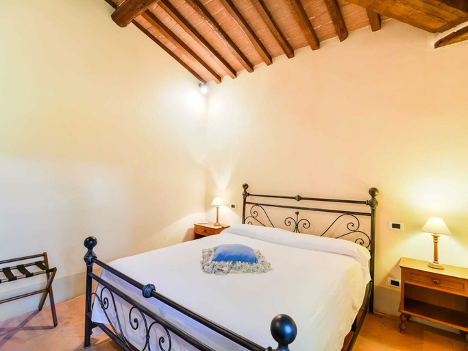 Bedroom 3, Villa With Private Pool, Near Cortona, 3 Apartments, Arezzo