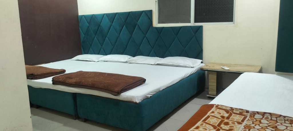 Others 5, Hotel pari, Ujjain