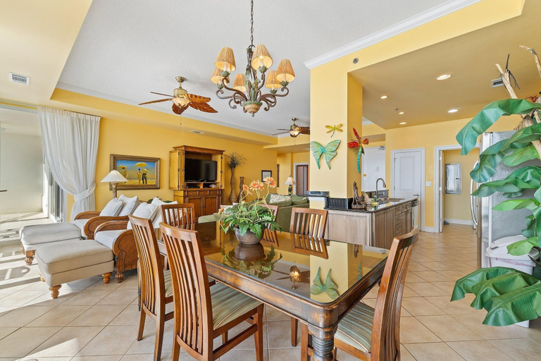 Others 5, La Playa 502, Escambia