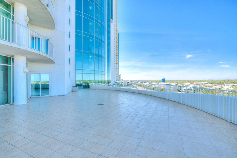 Exterior & Views 2, Turquoise C601, Baldwin