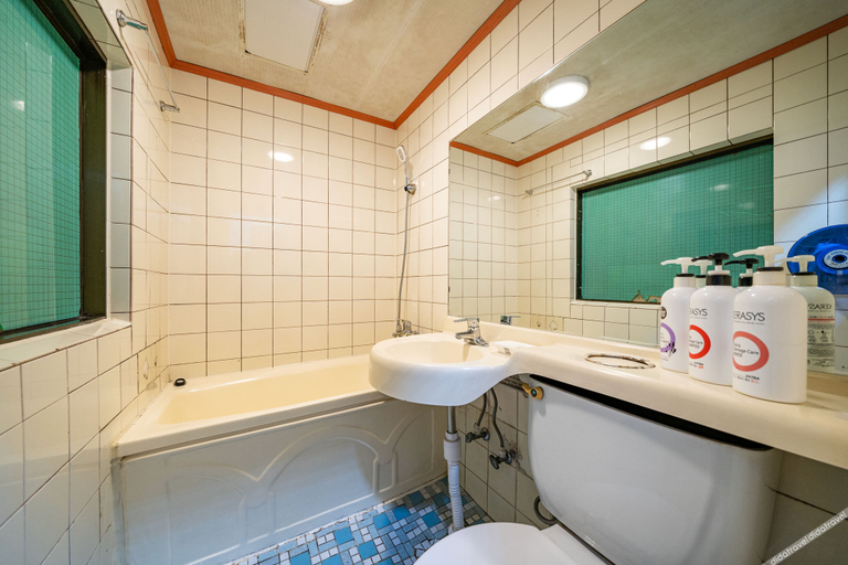 Bathroom, Achasan Station Ihwa, Gwang-jin